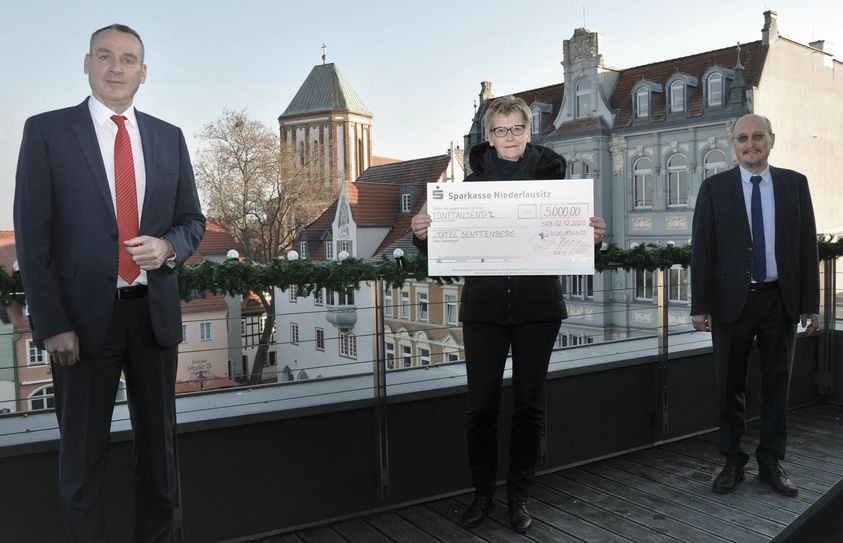 Bürgermeister Andreas Fredrich, Carola Lademann, Bereichsleiterin des Arbeitslosenverbandes, und KWG Geschäftsführer Roland Osiander (vl.n.r.). Foto: KWG