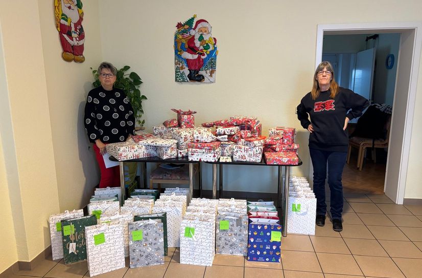 Dank vieler Helfer und Spender warteten auf die Kinder etliche Geschenkpäckchen.