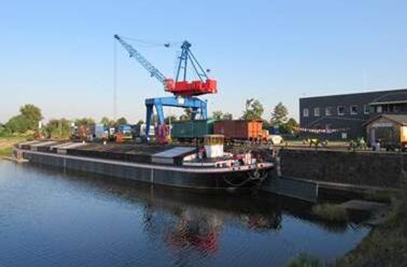 Die "Waltraut" ist das Herzstück des historischen Terminals im Alberthafen.