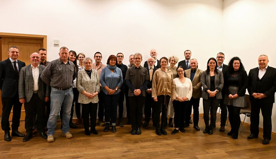 Landrat Michael Geisler (re.) dankte den ehrenamtlichen Schöffen für ihr Engagement im zurückliegenden Jahr.
