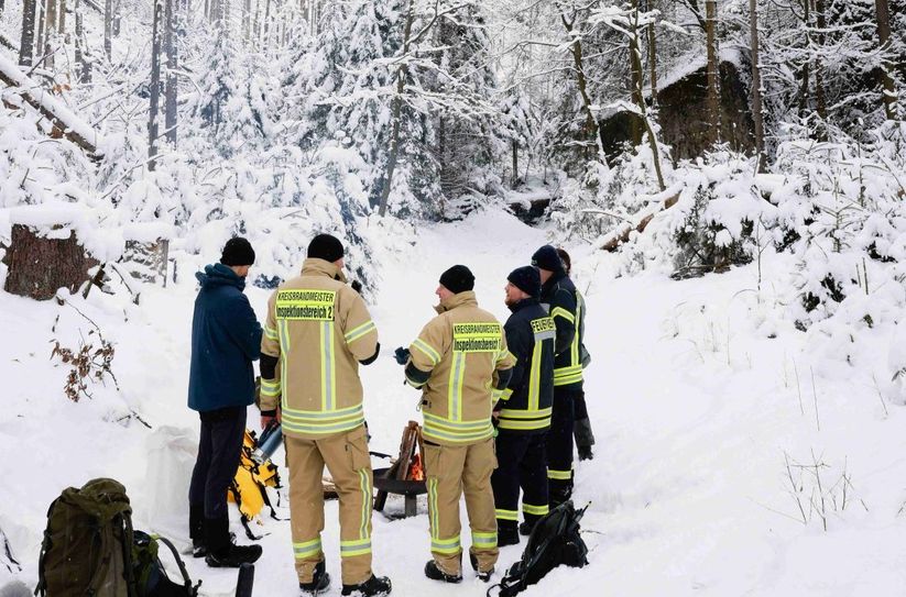 Für den Test der Waldbrandsensoren wurde in illegales Lagerfeuer simuliert.