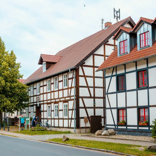 Die alte Schlepziger Mühle, im Volksmund „der Eisenhammer“, wurde mit Fördermitteln zum „Lausitzer Künstlerhaus“ umgestaltet und ist jetzt zeitweise Heim- und Arbeitsstätte für die internationalen Künstler. Foto: Stefan Otto