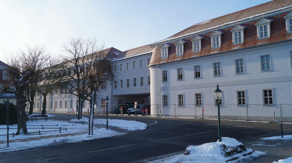 Der alte DDR-Plattenbau diente über 45 Jahre als Unterrichtsstätte. Foto: Evang. Zinzendorfschulen Herrnhut
