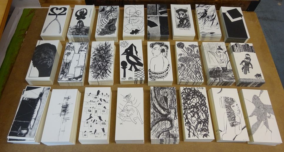 Fertig geschnitten und bereit zur individuellen Verwendung: die 24 Postkarten der Postkarten-Edition, die ab 13. Oktober an ausgewählten Auslagestellen in Dresden verfügbar sind. Fotos: Dresdner Graphikmarkt e.V.