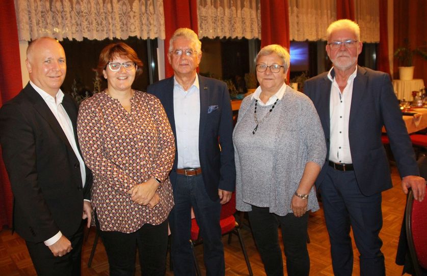 Neues, altes Präsidium des HGV Riesa: Reiner Striegler, Manuela Leupold, Kurt Hähnichen (Präsident), Maritta Prätzel und Andree Schittko. Foto: Farrar
