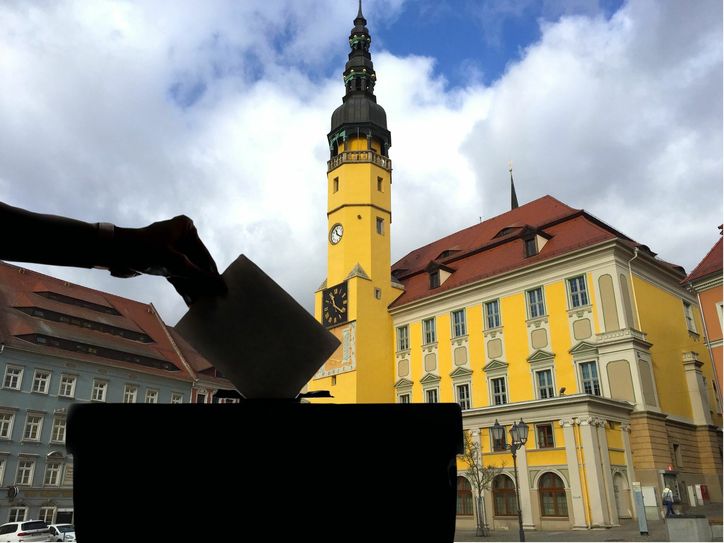 Am 12. Juni wählen die Einwohner eine neue Bürgermeisterin oder einen neuen Bürgermeister. Fotomontage: spa