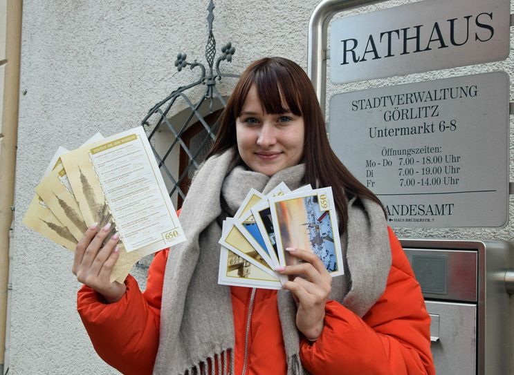 Ab 6. Dezember gibt es für alle Interessierten ein Postkarten-Set zum Rathausjubiläum kostenfrei im Rathaus. Foto: Stadt Görlitz