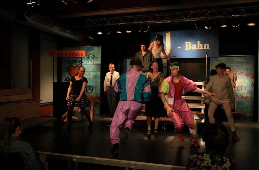Szene aus »Linie 1«, aus dem Sommertheater der Bunten Bühne Lübbenau.