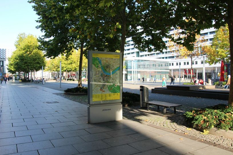 Beim ersten Lockdown im Frühjahr war die Prager Straße meist menschenleer. So schlimm ist es derzeit zwar nicht, aber die Händler rechnen wieder mit enormen Einbußen. Foto: David Müller