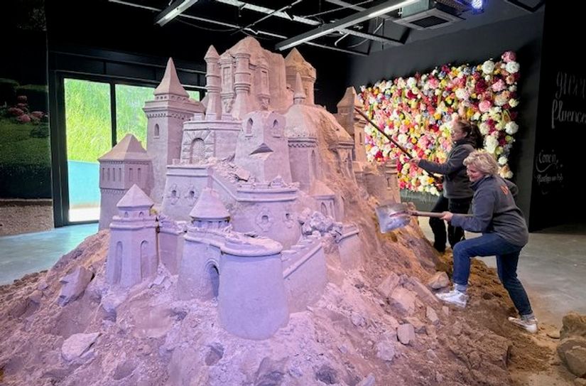 Vergängliche Sandkunst - das Märchenschloss macht Platz für neue Projekte.