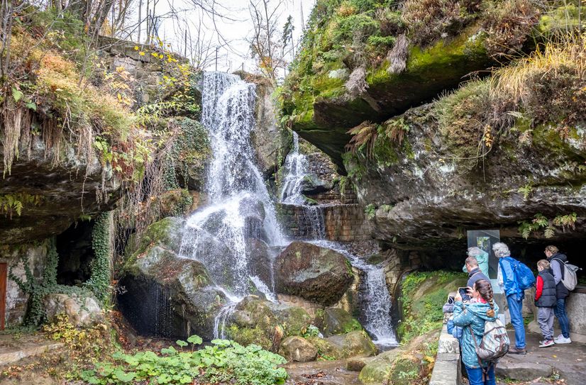 Der Lichtenhainer Wasserfall sprudelt endlich wieder – ein Dank dafür geht an alle Spender, die die Neuerrichtung möglich gemacht haben.