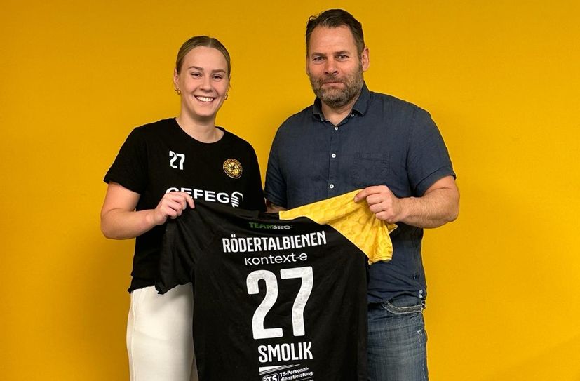 Lena Smolik mit Sportvorstand Andreas Baier-
 Foto: HC Rödertal