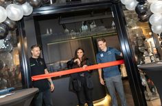v.l.: Jonas Thümmler (Spieler HC Elbflorenz), Carla Ribeiro (Projektleiterin Heimvorteil), David Rundqvist (Spieler Dresdner Eislöwen)