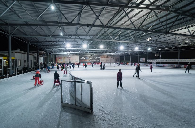 Ob Anfänger oder Fortgeschrittene – die Eisfläche im Hains hält für jeden das richtige Angebot parat.