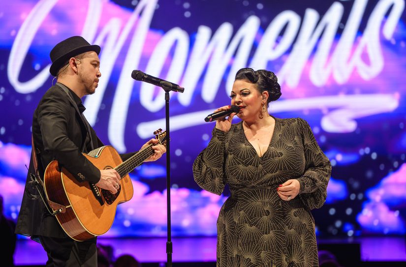 Bei "Moments" bezaubern Mazze Wiesner und Kiki de Ville.