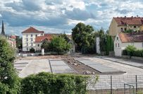 Die Borde für die neuen Parkplätze auf dem Wochenmarktplatz im Cölln sind schon erkennbar.
