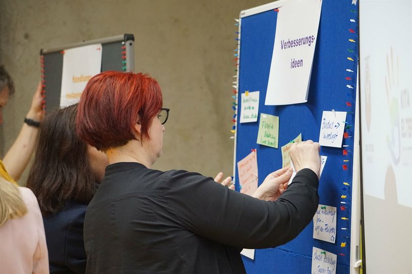 In Gesprächsrunden wurden Verbesserungsideen und Handlungsempfehlungen für die künftige Kinderbetreuung in der Region formuliert.