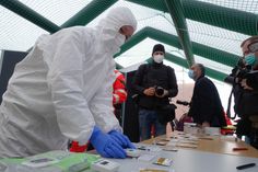 Großer Andrang herrschte am 8. März, 12 Uhr, im Testzentrum - sowohl an Medienvertretern wie auch an Testinteressierten. Fotos (2): Schramm