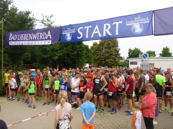 Ein Massenstart war beim 41. Lauf um den Senftenberger See 2018 noch möglich. Foto: FF