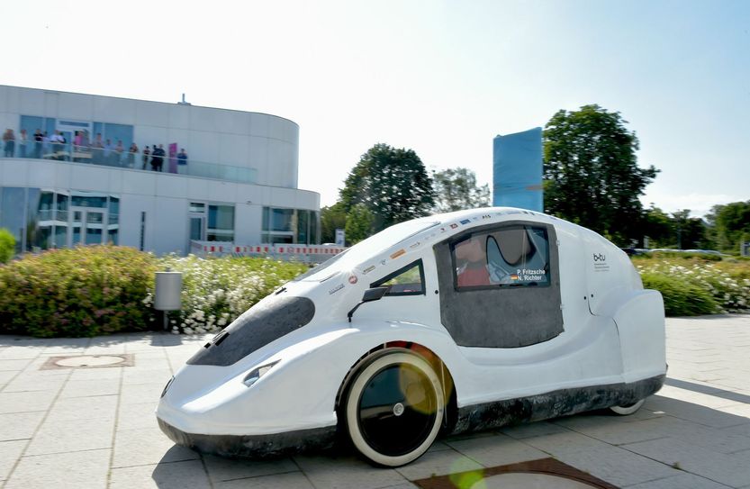 Erfolg mit Wasserstoff gibt es bereits in der Lausitz. Das Studentische Team »Lausitz Dynamics« der BTU Cottbus–Senftenberg startete in diesem Jahr beim Shell Eco-marathon mit dem selbst entwickelten Automobil »Lupus« mit Wasserstoffantrieb. Foto: Archiv/Peter Aswendt