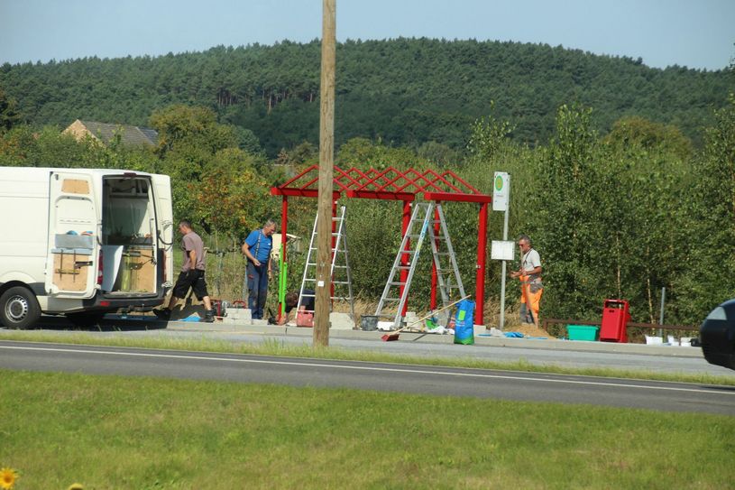 Auch eine neue Bushaltestelle enstand an der Strecke. Foto: jho