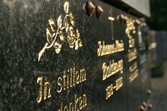 Martialisch oder nicht? Mit einer symbolischen Trauerfeier verabschiedet sich Kolkwitz am Samstag von den beiden Bahnhaltepunkten Kolkwitz und Kunersdorf.   Foto: jho