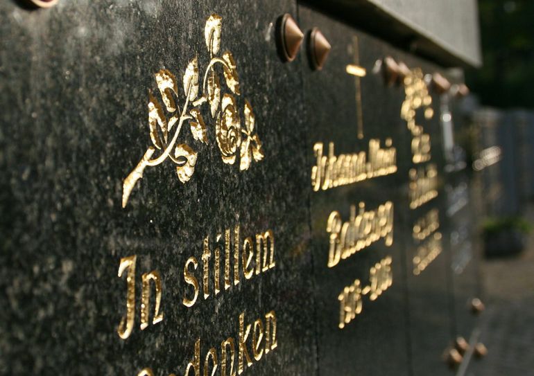 Martialisch oder nicht? Mit einer symbolischen Trauerfeier verabschiedet sich Kolkwitz am Samstag von den beiden Bahnhaltepunkten Kolkwitz und Kunersdorf.   Foto: jho