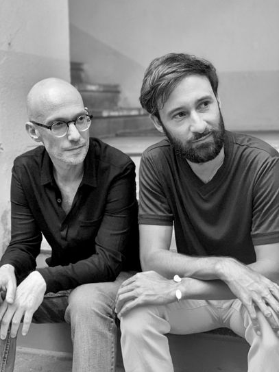Schauspieler Nico Delpy (r.) und Pianist Michael Abramovich starten die neue Reihe des Staatstheaters Cottbus mit Begegnungen von Literatur und Musik unter dem Motto „Des Lebens wilder Kreis“. Foto: privat