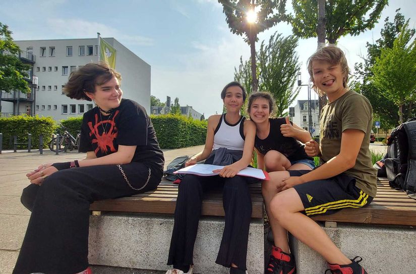 Die jugendlichen Darsteller Charlie, Anne, Aniko und Ole freuen sich auf die Komparsen aus der Lausitz.