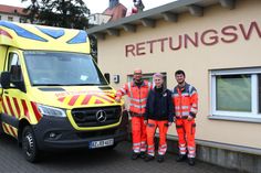 André Müller, Ramona Höhme und Jusuf Awaz werden an den Feiertagen ihren Dienst in der Rettungswache Radeberg versehen.