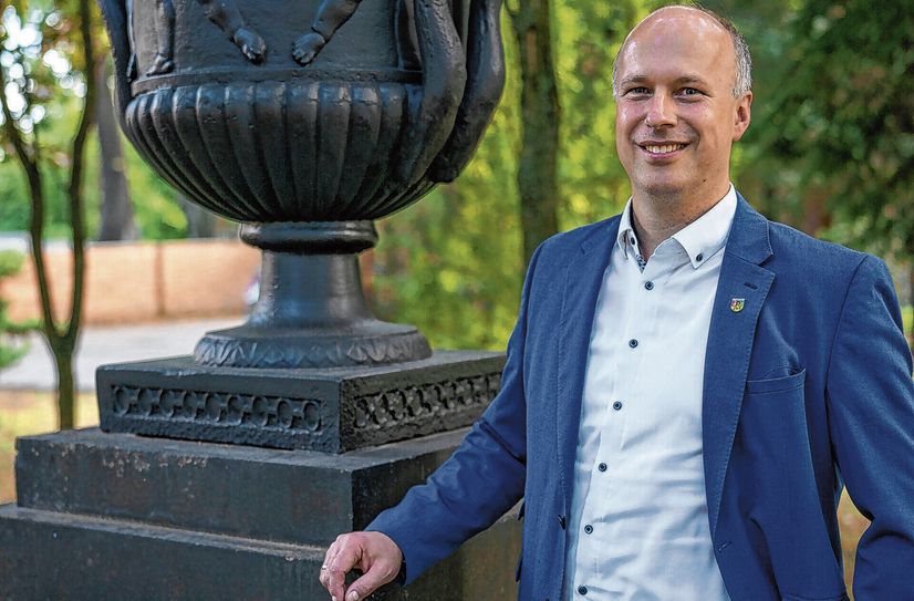 Lauchhammers Bürgermeister Mirko Buhr freut sich ganz besonders auf das Kunstguss-Jubiläum im nächsten Jahr. Die Vorbereitungen dafür laufen bereits auf Hochtouren.