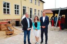 Denis Papperitz, Regionalvorstand vom Johanniter-Regionalverband Dresden, Steffi Kaiser-Kegel, Kita-Leiterin und Bürgermeister Thomas Peters (v.l.n.r.) bei der feierlichen Eröffnung der Kita »Flax und Krümel«.