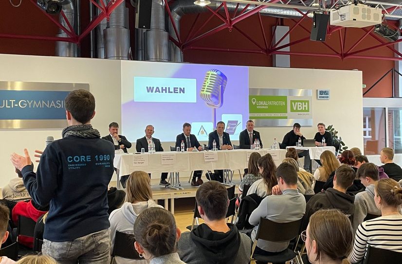 Die Schüler beteiligten sich rege an der Diskussionsrunde.