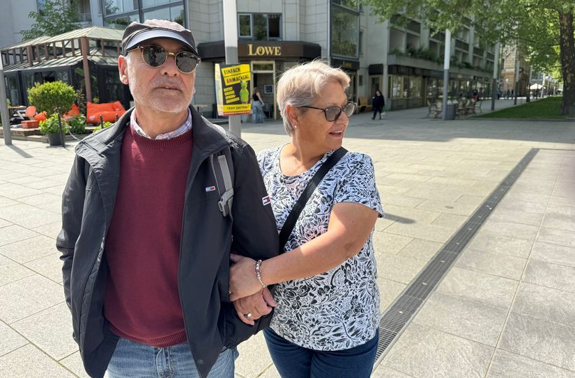 Alessandro und Jessika aus Chile wunderten sich die trockenen Brunnen überall in der Stadt.