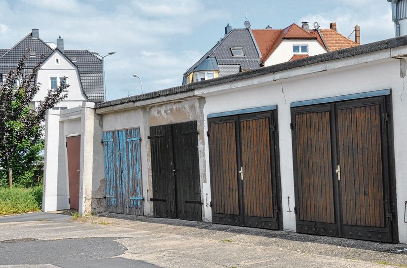 Die Garagen hinter EDEKA (Foto) sind ebenso betroffen wie die an der Villastrasse, der Dresdner Straße, der Mittelgasse sowie Am Schacht.