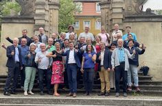 Bürgermeister Markus Renner (M.) umgeben von seinen Unterstützern beim Vorhaben der neuen Oberbürgermeisters Meißens zu werden. Foto: Farrar