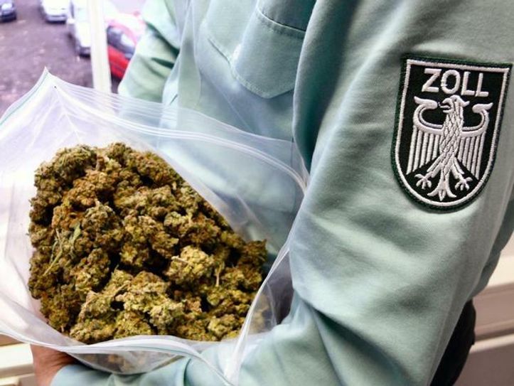 Der Polizei ging ein mutmaßlicher Drogenschmuggler ins Netz. Der Mann hatte 120 Kilo Marihuana dabei. Foto: Symbolfoto.