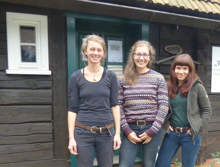Die neuen Mitarbeiterinnen der Informationsstelle Wolfsscheune in Rietschen (v.l.n.r.): Johanna Rakowsky, Martha Deckwart und Maria Jähde. Foto: Landratsamt Görlitz