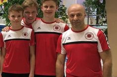 Ludwig Schäl, Karl Schöne und Jesco Helling (hier mit DSC-Trainer Boris Rozenberg) vor dem Wettkampf. Foto: DSC