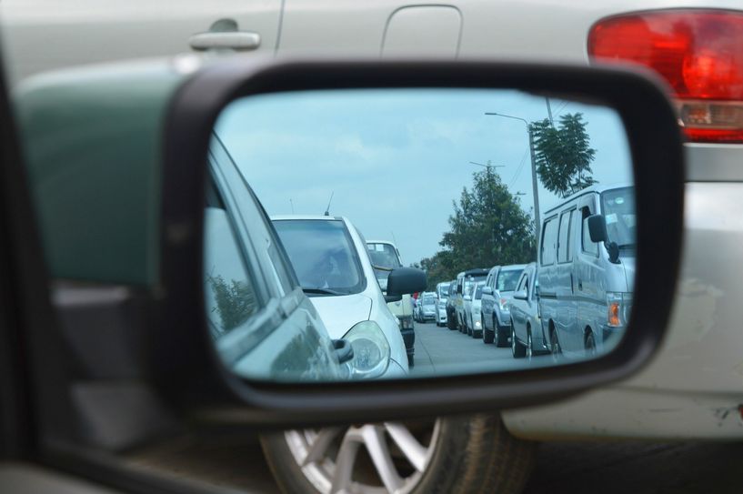 Kein ungewöhnliches Bild dieser Tage in Meißen: Stoßstange an Stoßstange quält sich der Verkehr durch die Stadt.                                         Foto: Archiv