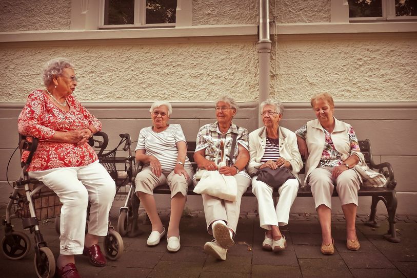 Sie wollen sich auch im hohen Alter noch zum Plausch treffen und nicht fern der Heimat in unterschiedliche Pflegeheime in der nächst größeren Stadt einziehen. Foto: Archiv