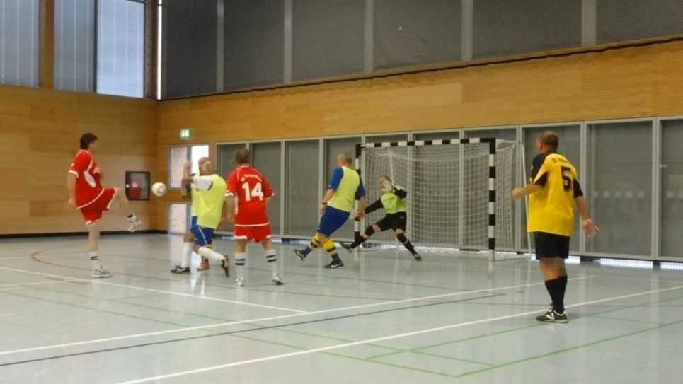 Spitzenspiel zwischen dem SV Trebendorf und der Ü60 Auswahl. Endstand: 2:3. Foto: PR
