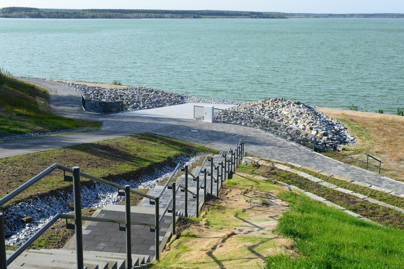 Blick auf die neue Anlegestelle für das Fahrgastschiff am Seedlitzer See. Foto: LMBV/Rasche