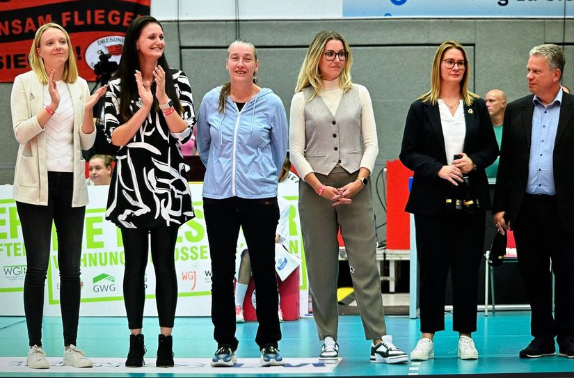 Jennifer Janiska, Stefanie Waibl (Karg), Kerstin Tzscherlich, Mareen von Römer, GF Sandra Zimmermann und Ulrich Franzen.