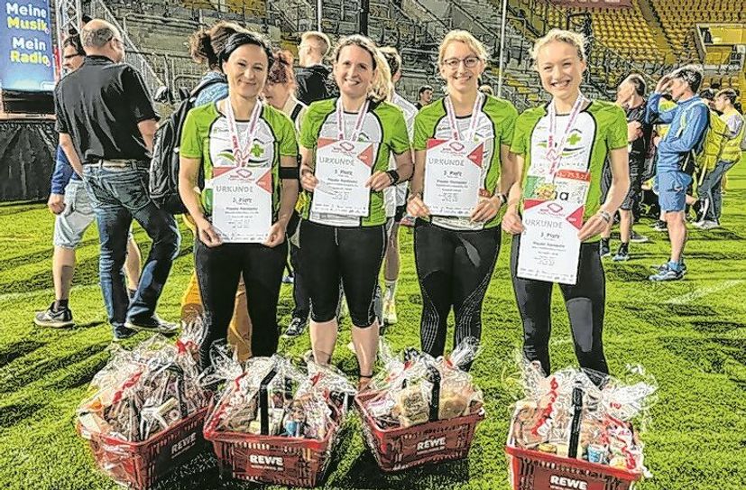 Die vier Läuferinnen des Teams »Plastic Fantastic« des Elblandklinikums Riesa erreichten die drittschnellste Zeit bei der diesjährigen REWE Team Challenge in Dresden.