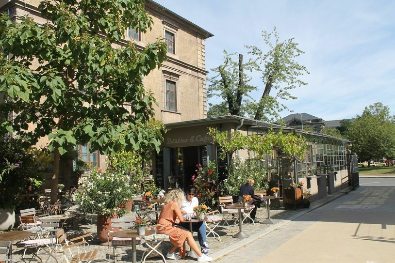 Eingangsbereich zum Kraftwerk Mitte mit Café in der ehemaligen Pförtnerloge.