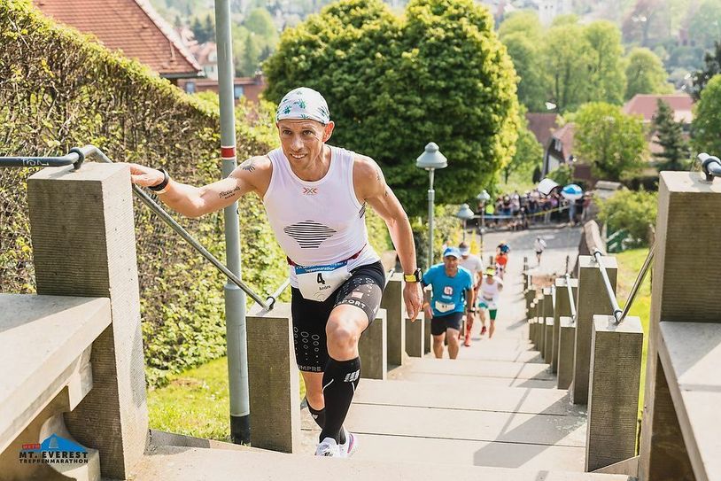 Nichts für Schwächlinge: Der Treppenmarathon an der Radebeuler Spitzhaustreppe gilt als besondere Herausforderung.     Foto: Archiv 2018/Veranstalter
