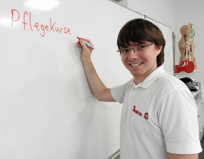Roy-Udo Heim leitet die  Pflegekurse, er hat viele Tipps und Ratschläge für pflegende Angehörige. Foto: Pönisch