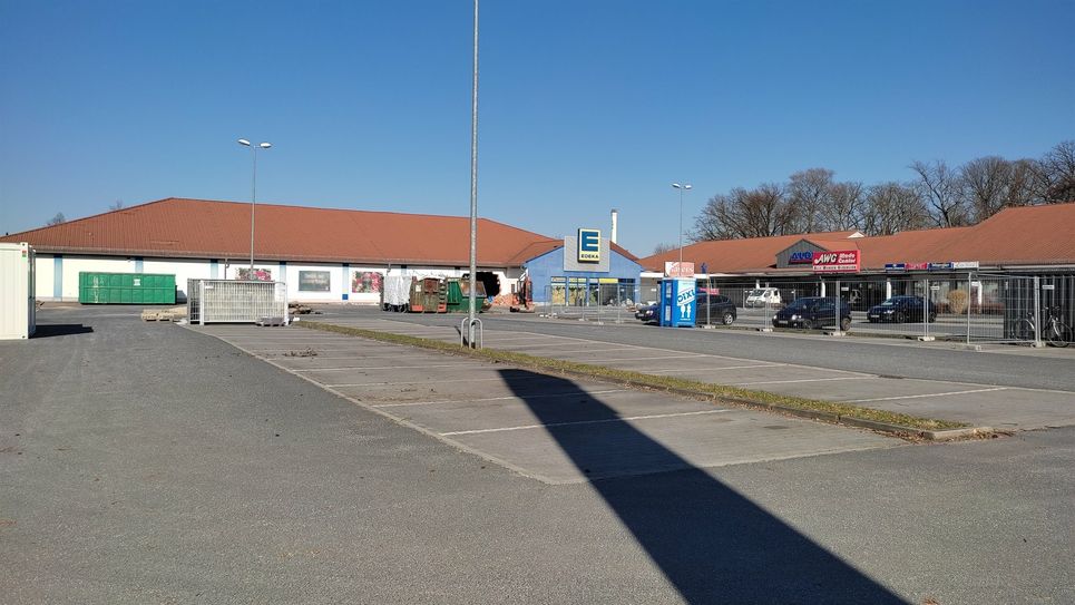 Auf dem Parkplatz mit 156 Stellplätzen soll auch eine Ladestation für E-Autos entstehen.