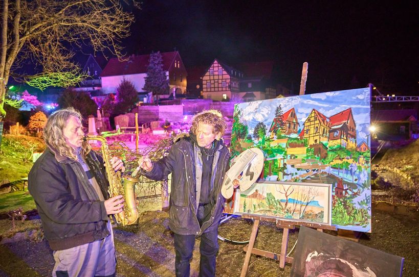 Musiker Hartmut Dorschner aus Altenberg OT Bärenstein mit Saxofon sowie Maler und Wahl-Wehlener Christopher Haley Simpson.